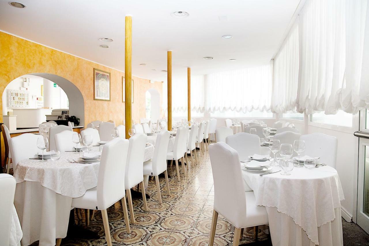 Hotel Iva Diano Marina Exterior foto