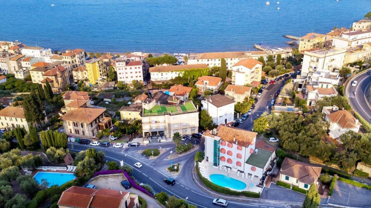 Hotel Iva Diano Marina Exterior foto